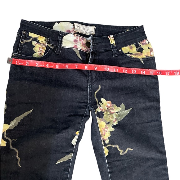 Free People Miami Nights RARE floral flare jeans size 24 unique classic boho - Picture 10 of 10